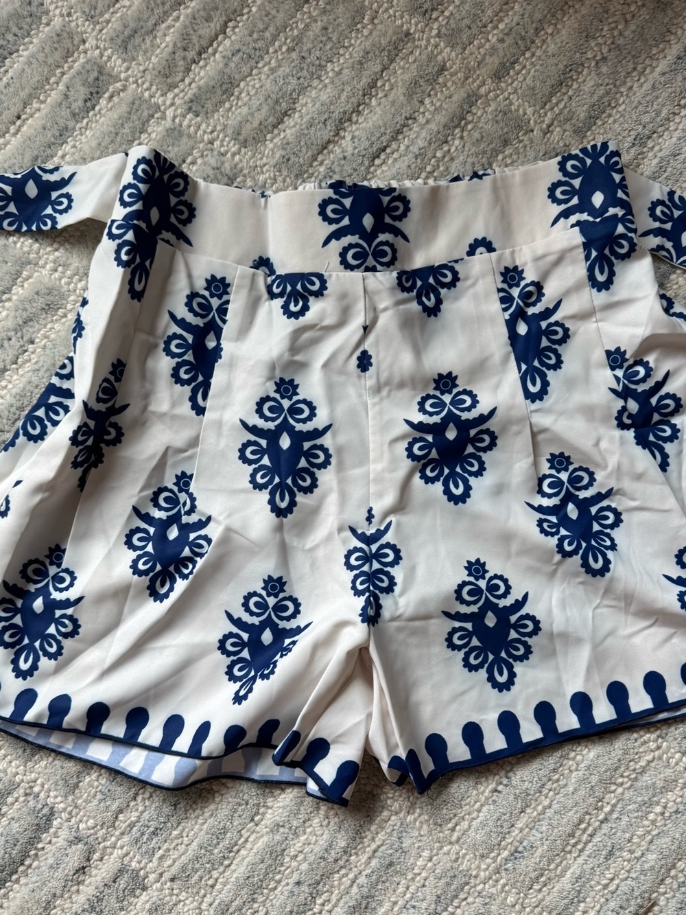 Cupshe White High-Waist Shorts with Navy Blue Print